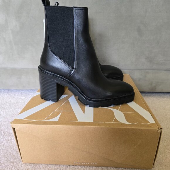 Lug-sole boots; Zara Z1W:BOTIN:Z1W: ANKLE BOOTS, 1131/810 Size 6.5 US, 4 UK, 37 - Picture 3 of 5